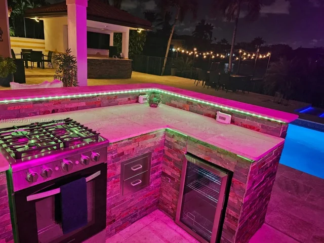 8462 NW 168th Ter, Miami Lakes FL 33016