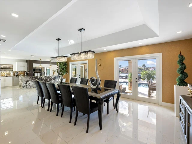 8462 NW 168th Ter, Miami Lakes FL 33016