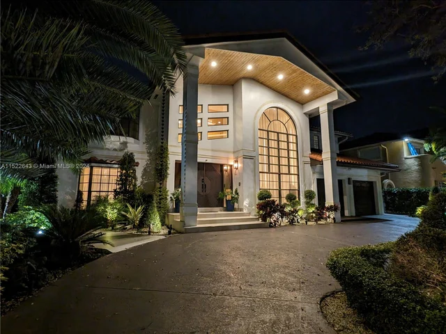 8462 NW 168th Ter, Miami Lakes FL 33016