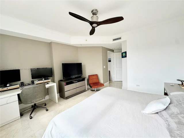 848 Brickell Key Dr # 1003, Miami FL 33131