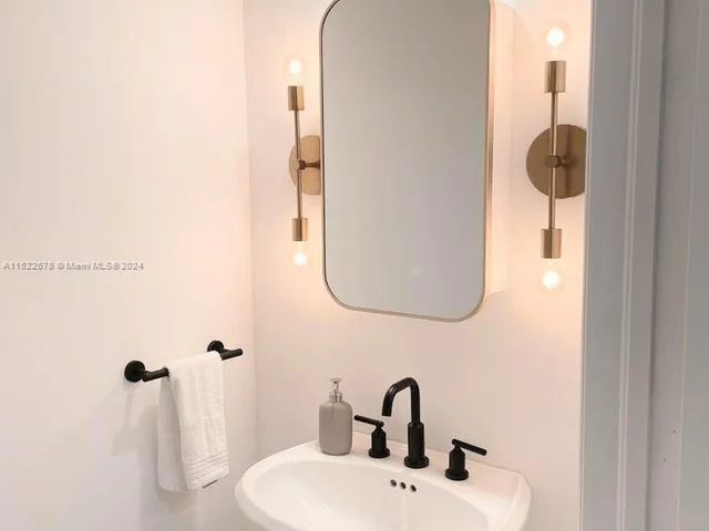 848 Brickell Key Dr # 1003, Miami FL 33131