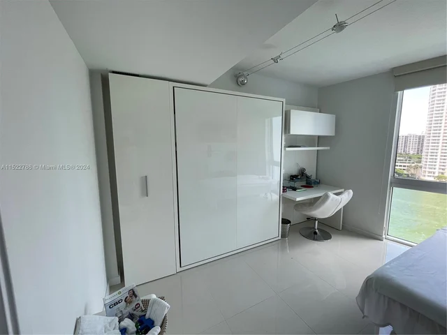 335 S Biscayne Blvd # 1209, Miami FL 33131