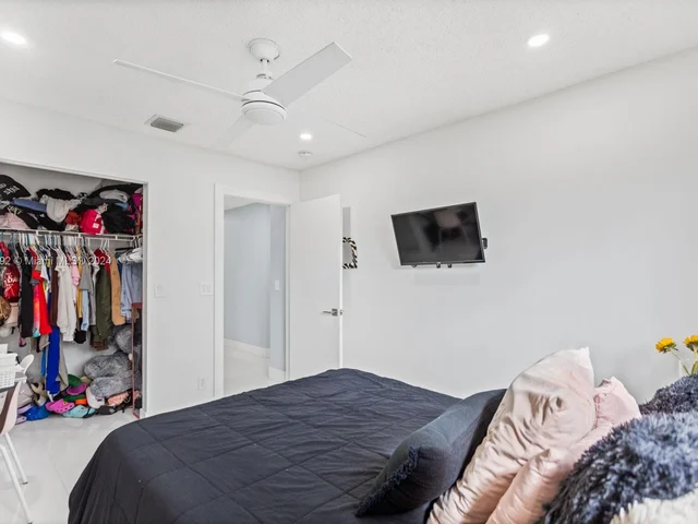 14981 SW 18th St, Miramar FL 33027