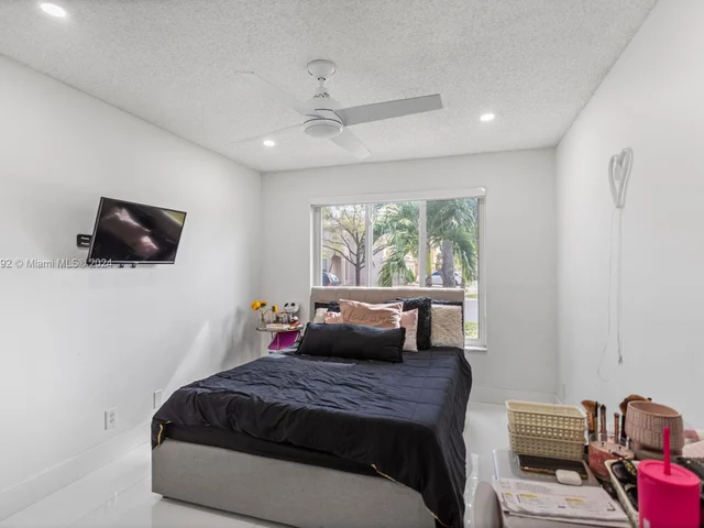 14981 SW 18th St, Miramar FL 33027