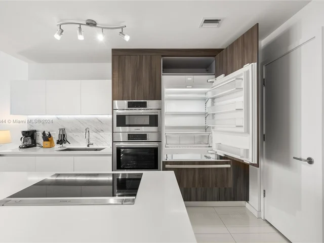 851 ne 1st ave # 3900, Miami FL 33132