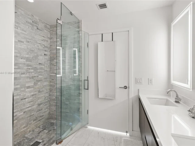 851 ne 1st ave # 3900, Miami FL 33132