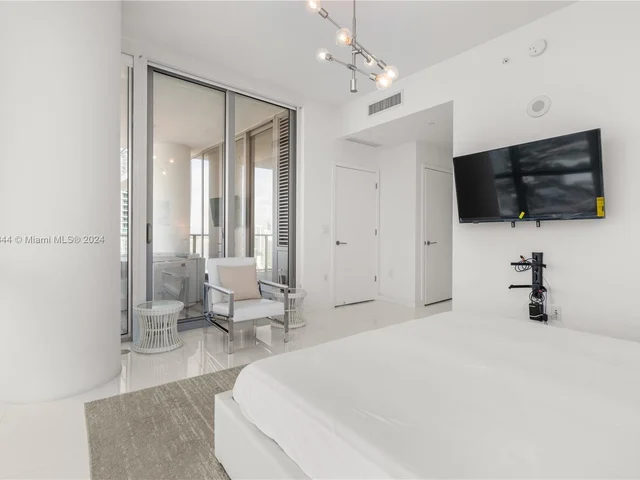 851 ne 1st ave # 3900, Miami FL 33132