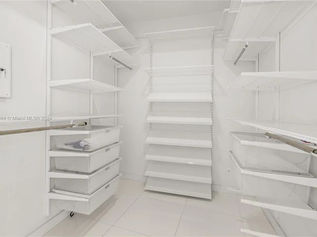 851 ne 1st ave # 3900, Miami FL 33132