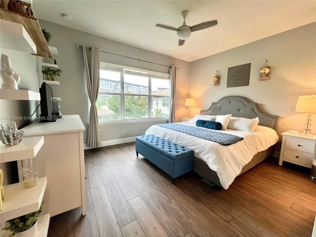 915 Banyan Dr, Hollywood FL 33021