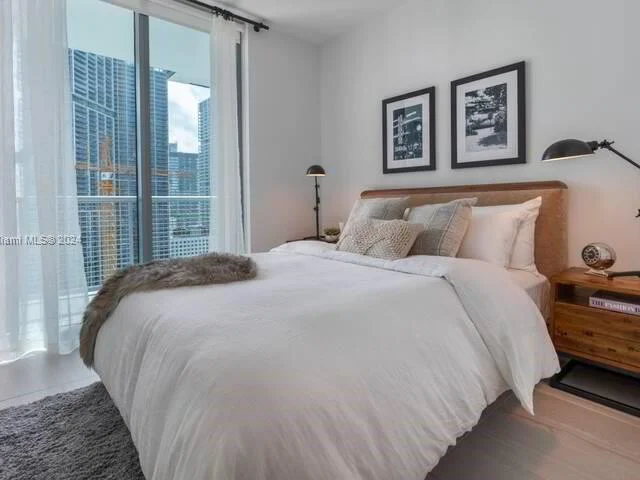 340 SE 3rd St # 1710, Miami FL 33131