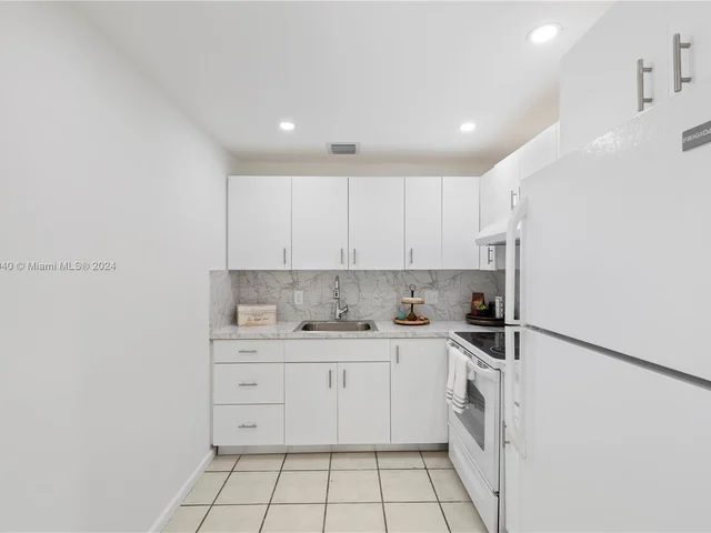 13455 SW 3rd St # 312S, Pembroke Pines FL 33027