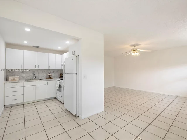 13455 SW 3rd St # 312S, Pembroke Pines FL 33027