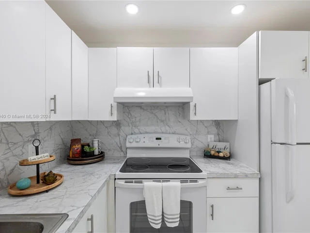 13455 SW 3rd St # 312S, Pembroke Pines FL 33027