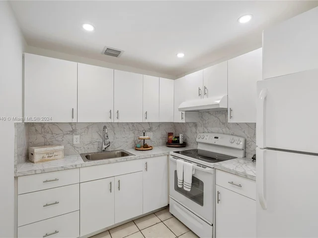 13455 SW 3rd St # 312S, Pembroke Pines FL 33027