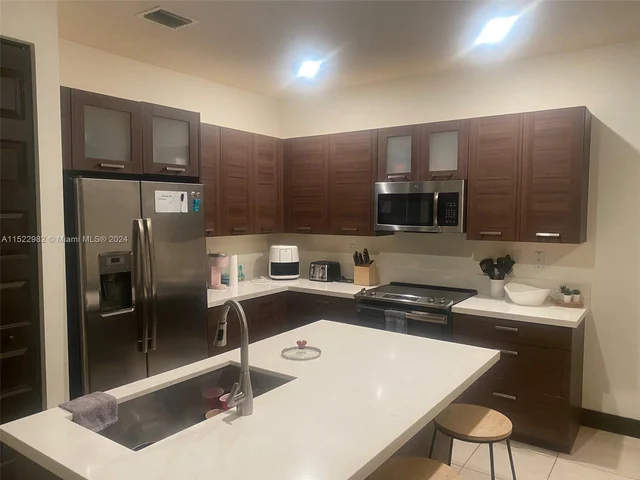 15939 NW 91st Ct, Miami Lakes FL 33018