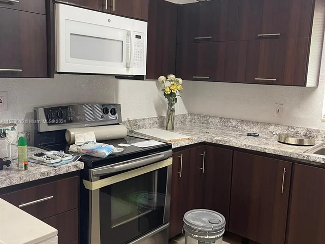 11320 SW 55th St, Miami FL 33165