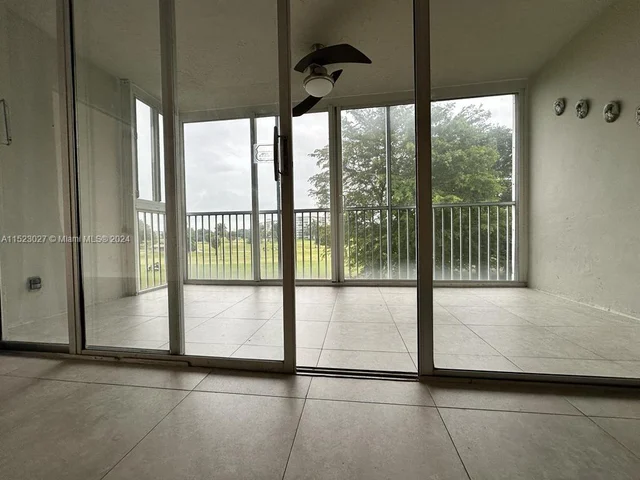 2851 S Palm Aire Dr # 310, Pompano Beach FL 33069