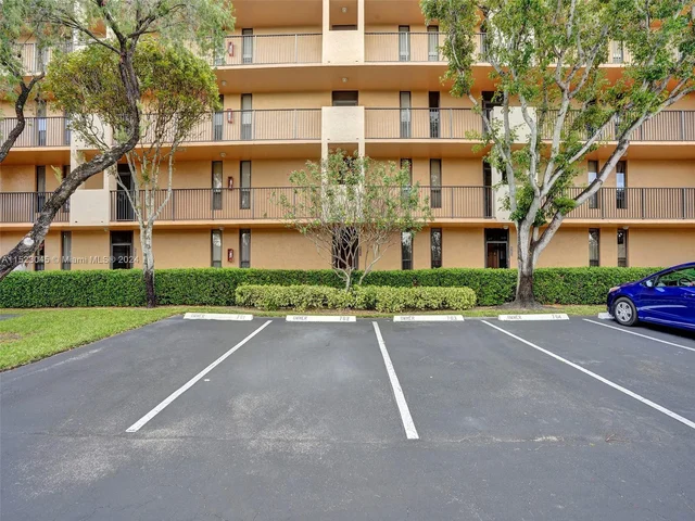 6203 Coral Lake Dr # 103, Margate FL 33063