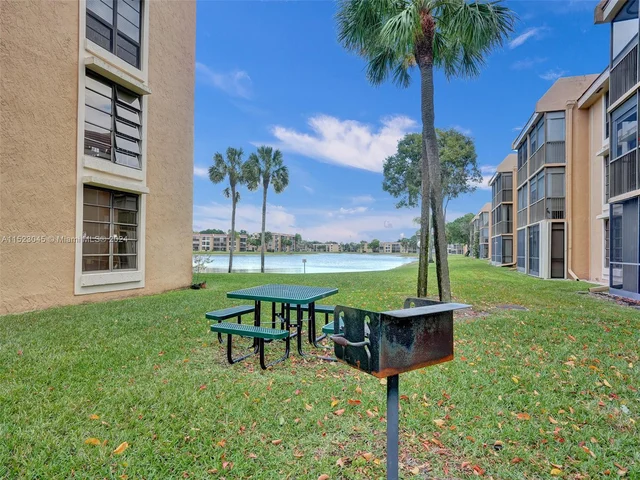 6203 Coral Lake Dr # 103, Margate FL 33063