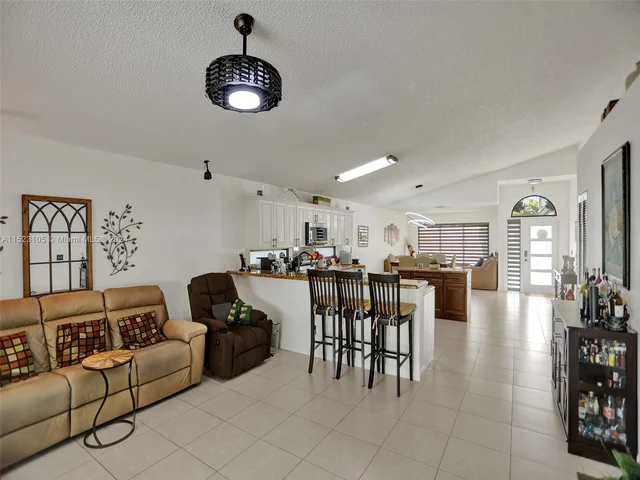 530 SW 181st Ave, Pembroke Pines FL 33029