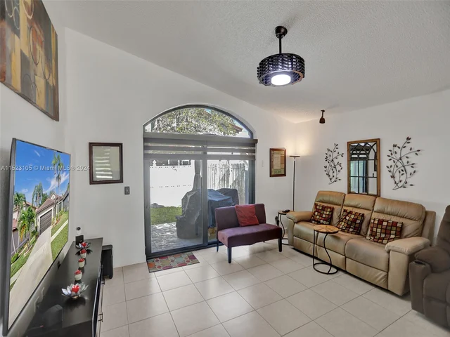 530 SW 181st Ave, Pembroke Pines FL 33029