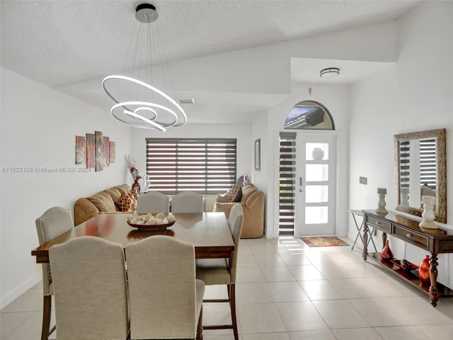 530 SW 181st Ave, Pembroke Pines FL 33029