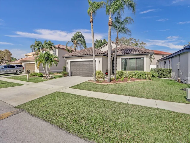 530 SW 181st Ave, Pembroke Pines FL 33029