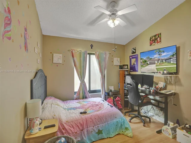 530 SW 181st Ave, Pembroke Pines FL 33029