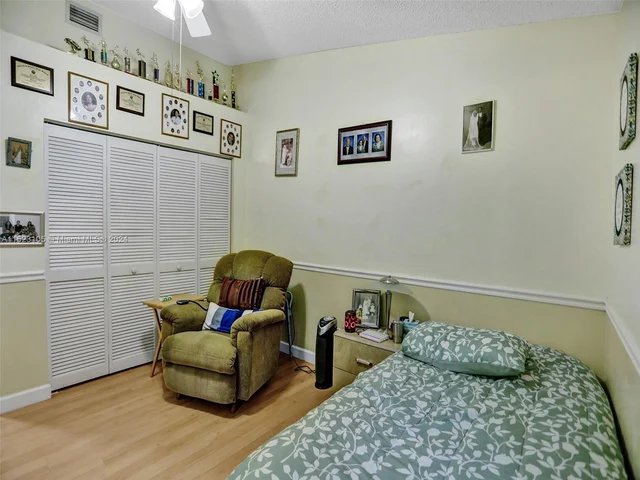 530 SW 181st Ave, Pembroke Pines FL 33029