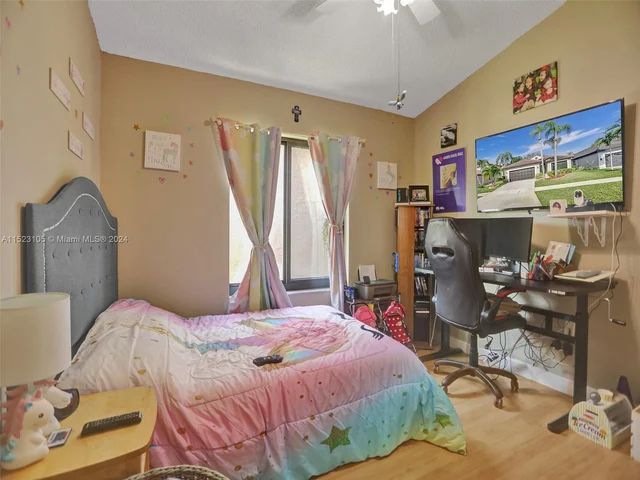 530 SW 181st Ave, Pembroke Pines FL 33029