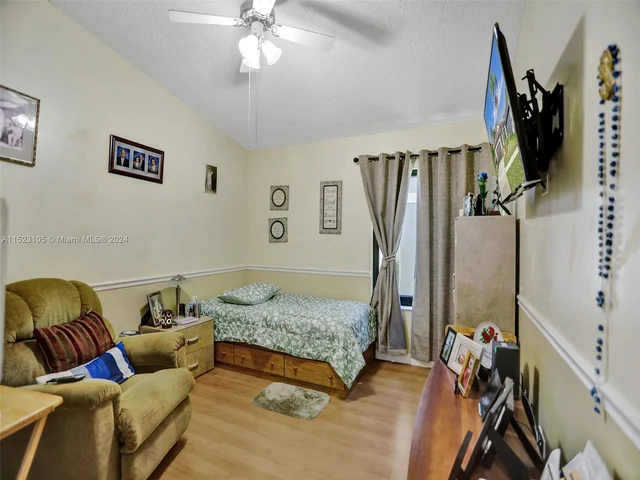 530 SW 181st Ave, Pembroke Pines FL 33029