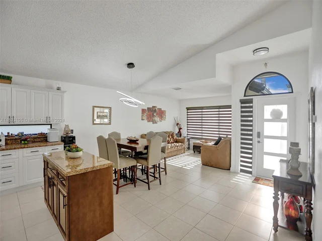 530 SW 181st Ave, Pembroke Pines FL 33029