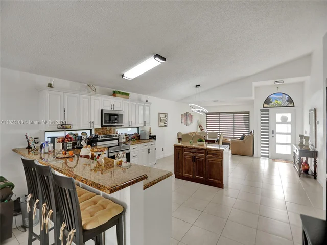 530 SW 181st Ave, Pembroke Pines FL 33029