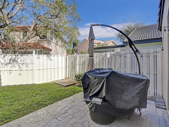 530 SW 181st Ave, Pembroke Pines FL 33029