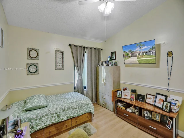 530 SW 181st Ave, Pembroke Pines FL 33029