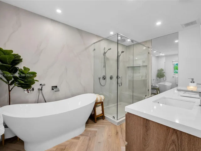 6200 Leonardo St, Coral Gables FL 33146