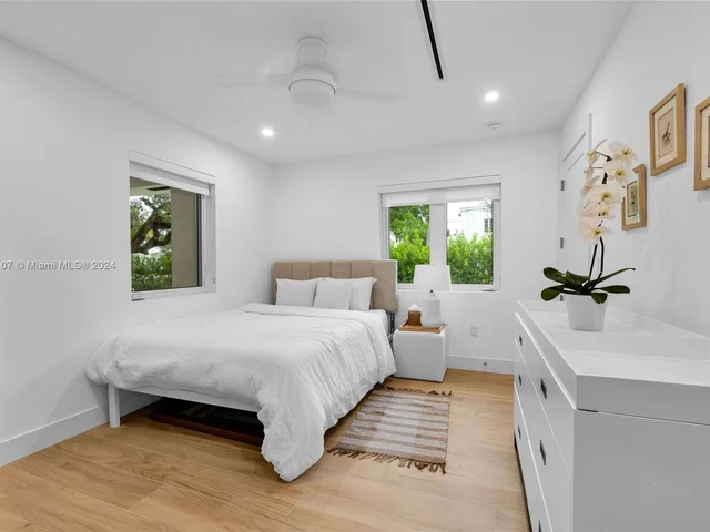 6200 Leonardo St, Coral Gables FL 33146