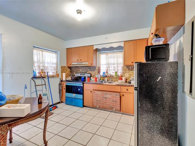 354 NW 80th St, Miami FL 33150