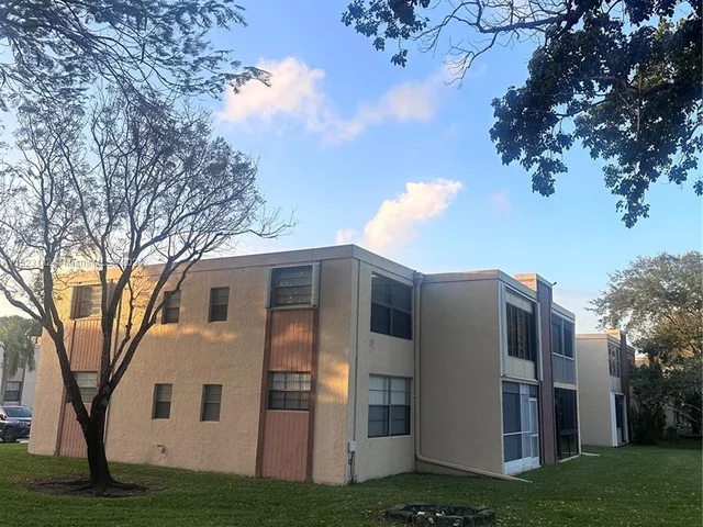 7450 NW 18th St # 208, Margate FL 33063