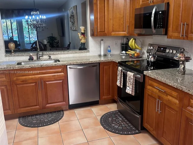 7450 NW 18th St # 208, Margate FL 33063