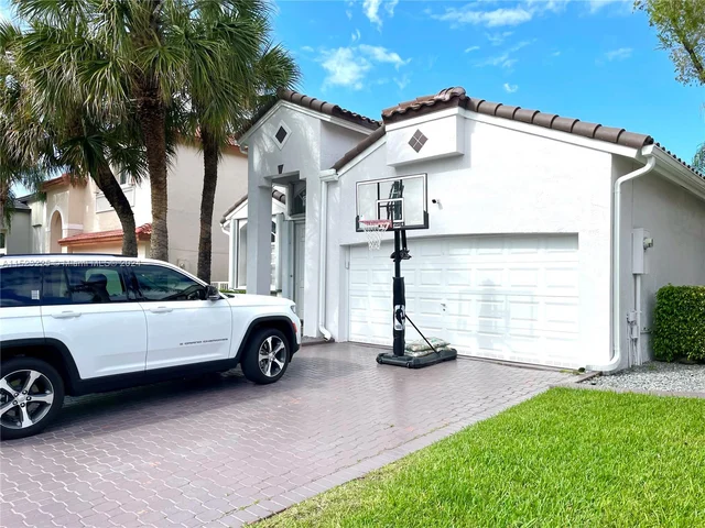 15627 SW 16th Ct, Pembroke Pines FL 33027