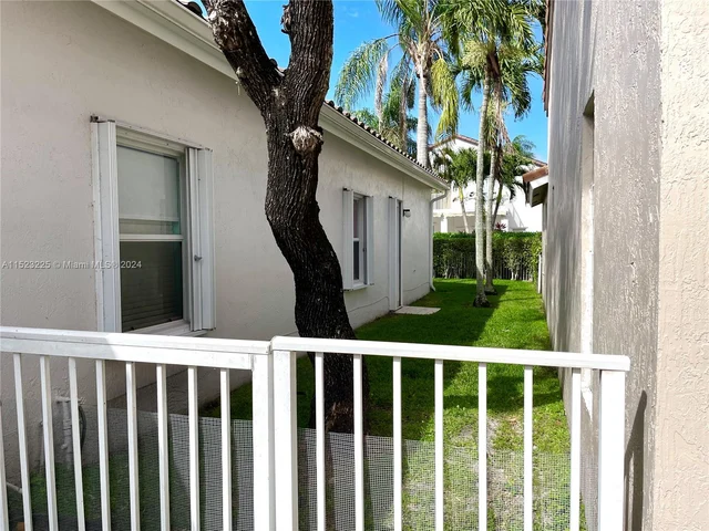 15627 SW 16th Ct, Pembroke Pines FL 33027