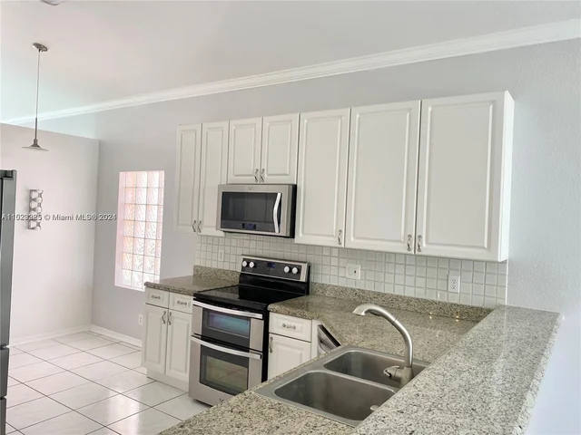 15627 SW 16th Ct, Pembroke Pines FL 33027