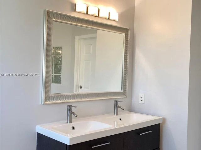 15627 SW 16th Ct, Pembroke Pines FL 33027