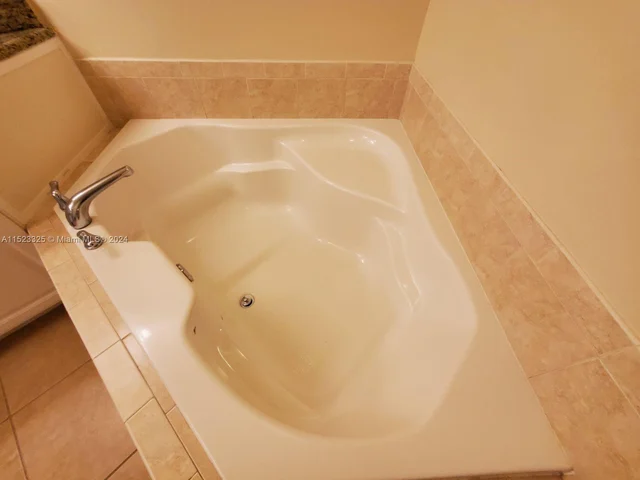 3001 NE 185th St # 333, Aventura FL 33180