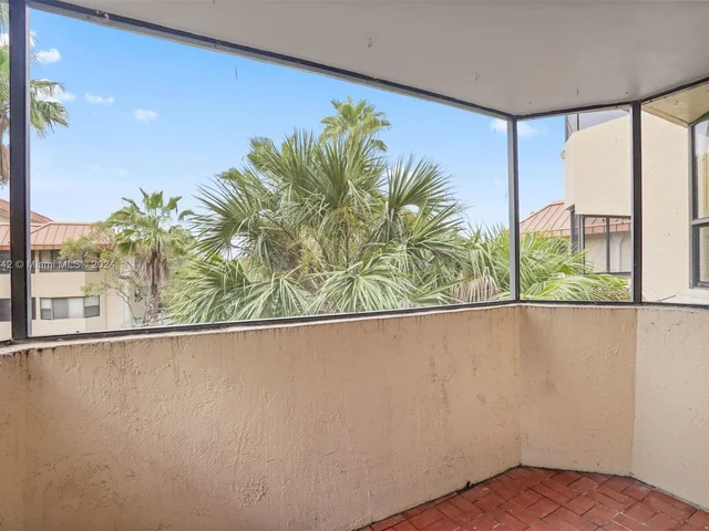 7401 NW 16th St # 308, Plantation FL 33313