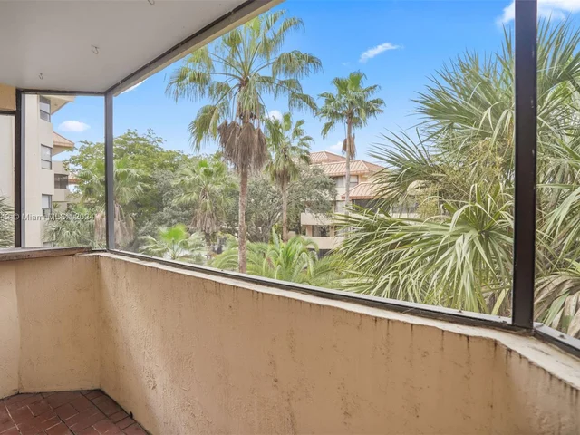 7401 NW 16th St # 308, Plantation FL 33313