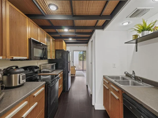 7401 NW 16th St # 308, Plantation FL 33313