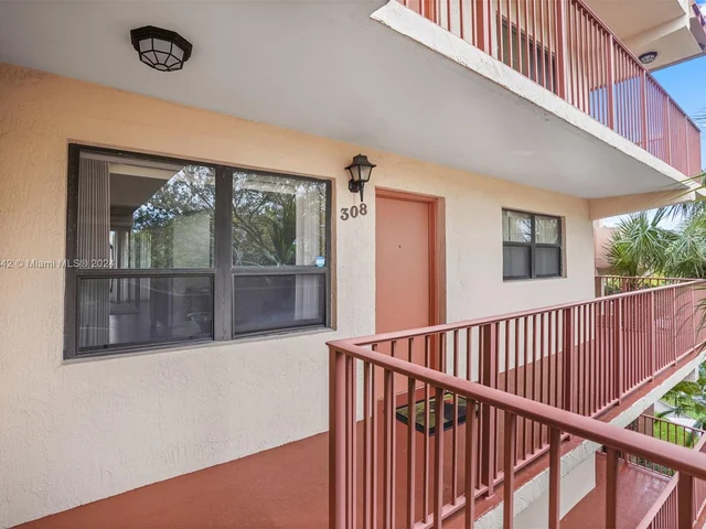 7401 NW 16th St # 308, Plantation FL 33313