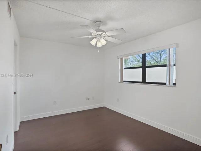 7401 NW 16th St # 308, Plantation FL 33313